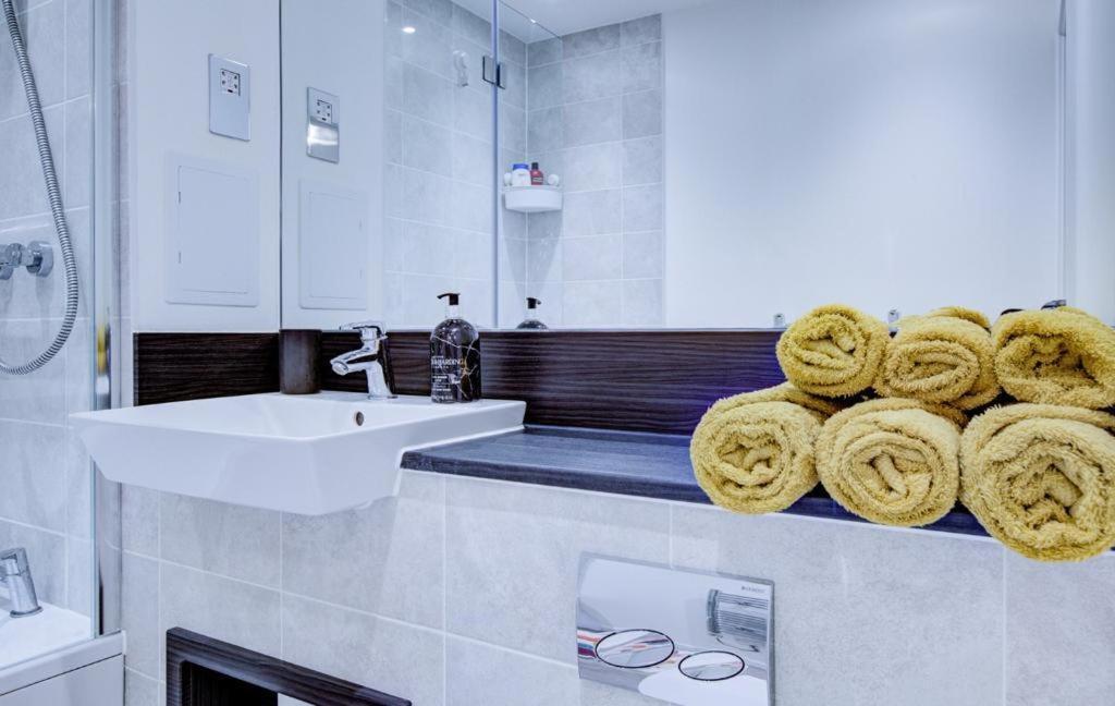 Апартаменти Luxury 2 Bed Flat In A New Block In East Acton Лондон Екстер'єр фото